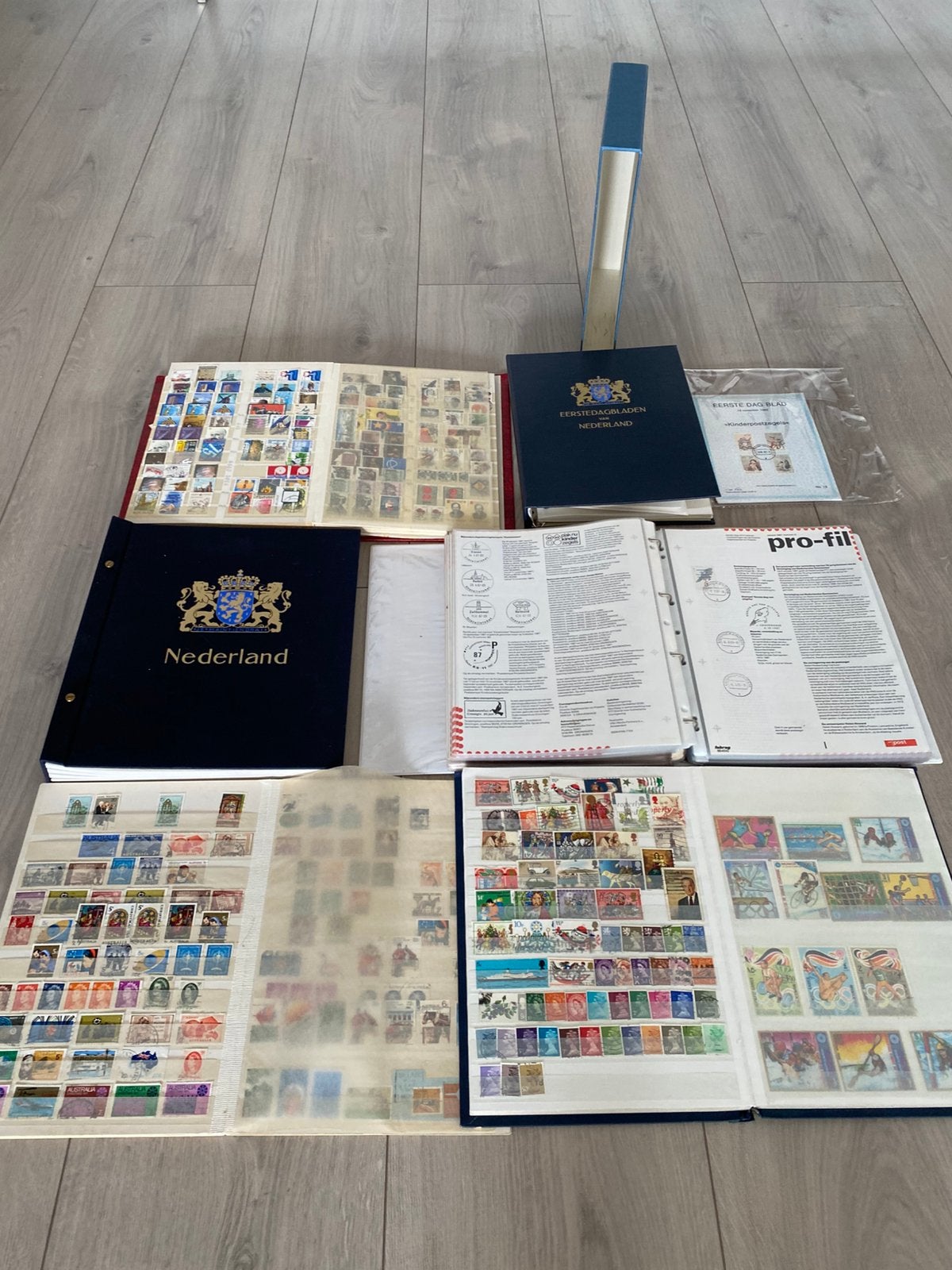 Verzameling van de Wereld, Postzegels en Munten, Ophalen of Verzenden, Nederland