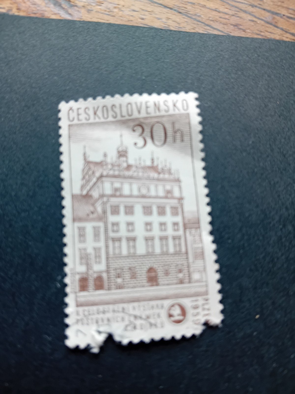 Tsjechoslowaakse postzegel 30h met gebouw, Met stempel, Frankeerzegel, Ophalen of Verzenden, Gestempeld