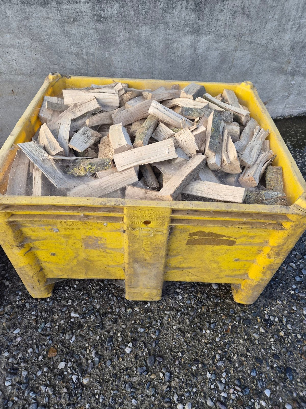 Openhaardhout - 2,5 m³ droog essenhout beschikbaar in kisten, Tuin en Terras, Minder dan 3 m³, Ophalen, Overige houtsoorten, Blokken