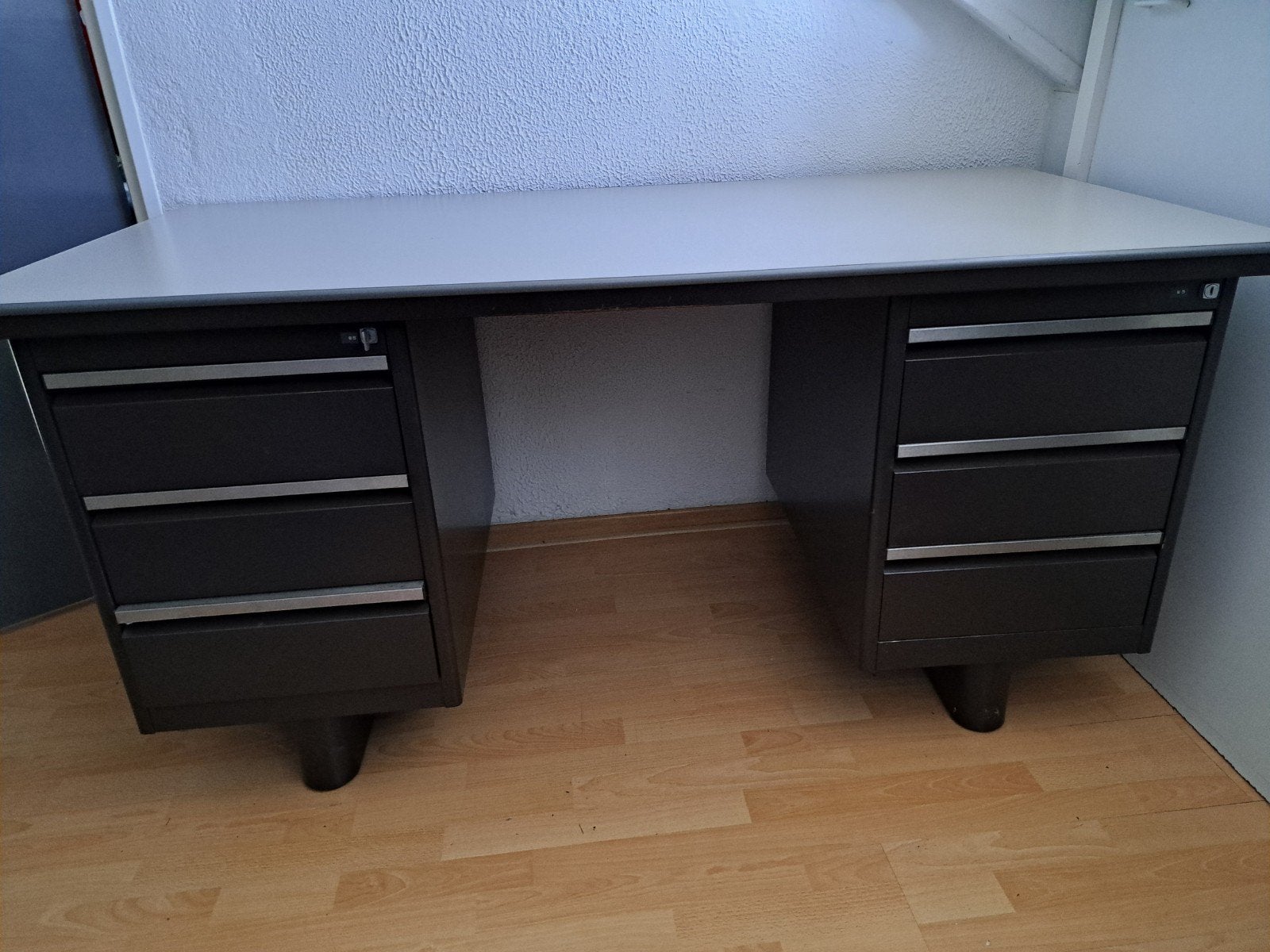 Degelijk buro met 6 lades., Huis en Inrichting, Ophalen, Gebruikt