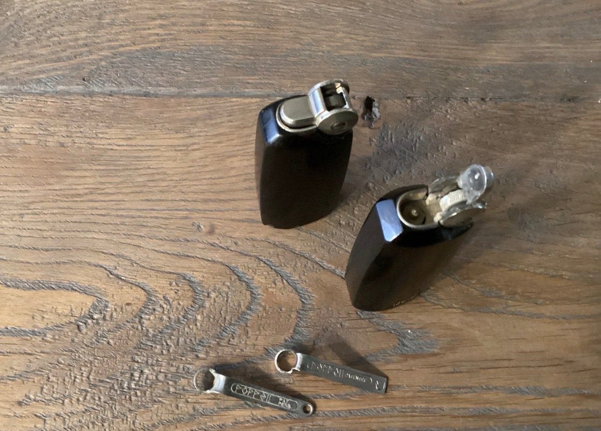 Vintage Chiquita aanstekers (2 stuks) met flesopeners, Ophalen of Verzenden, Gebruikt, Aansteker