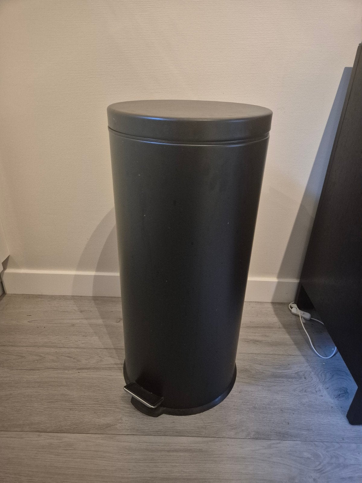 Prullenbak zwart 30 liter, Ophalen, Metaal