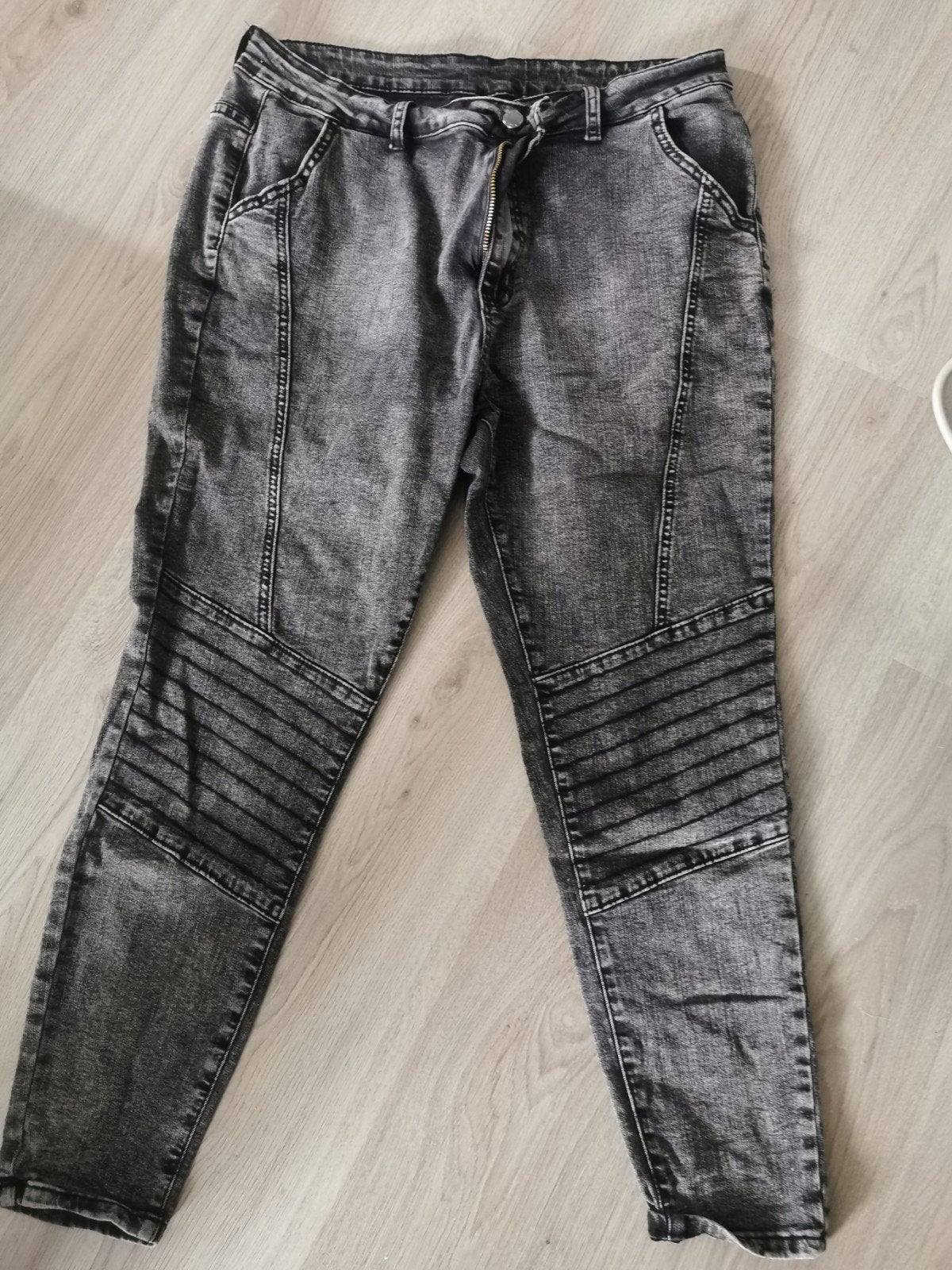 Grijs/zwarte biker jeans met ribbels maat 44., Ophalen of Verzenden, Onbekend, W33 - W36 (confectie 42/44), Grijs
