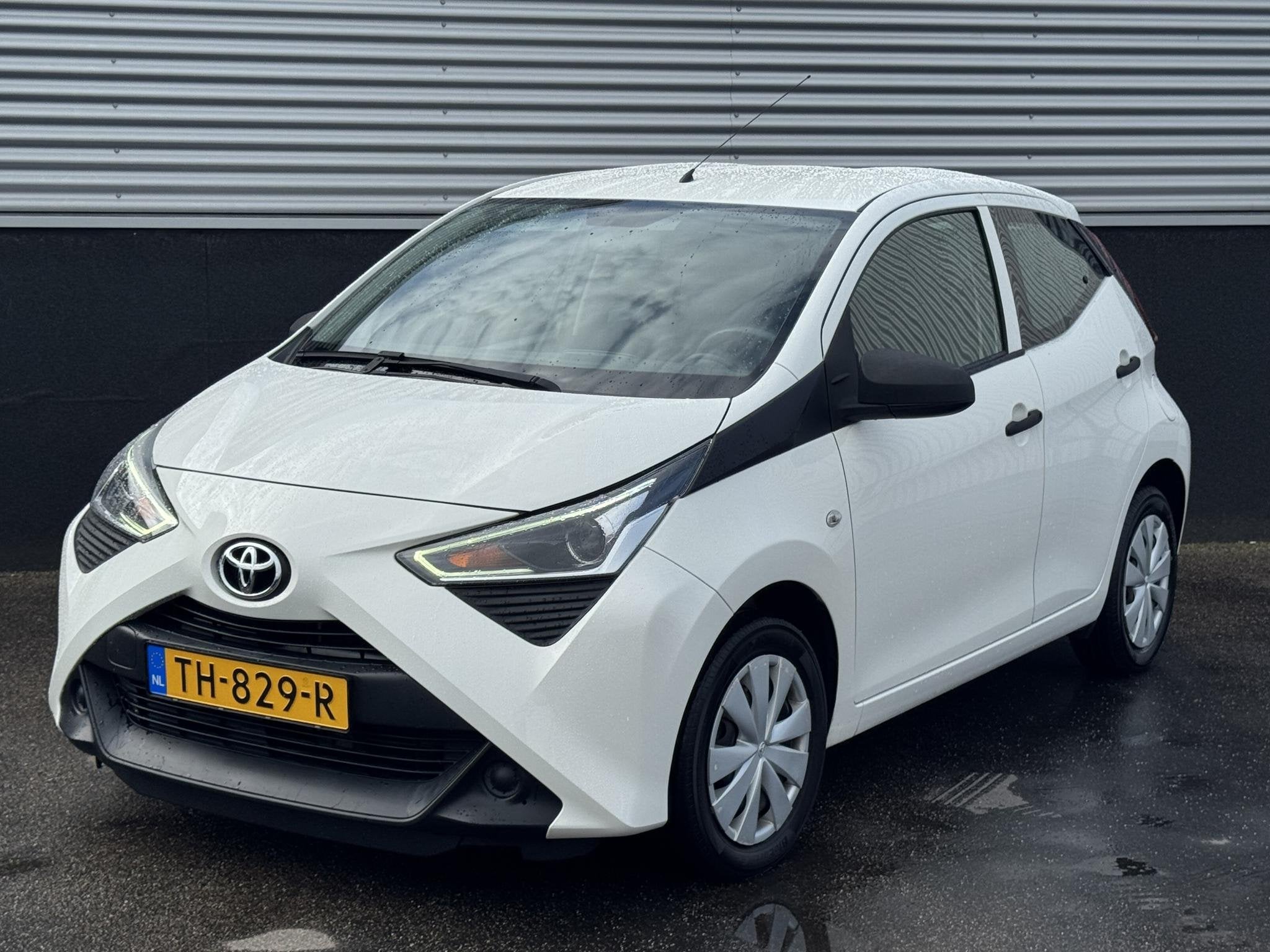 Toyota Aygo 1.0 VVT-i x-fun Nederlandse auto, airconditionin, Voorwielaandrijving, Dealer onderhouden, Stof, Gebruikt