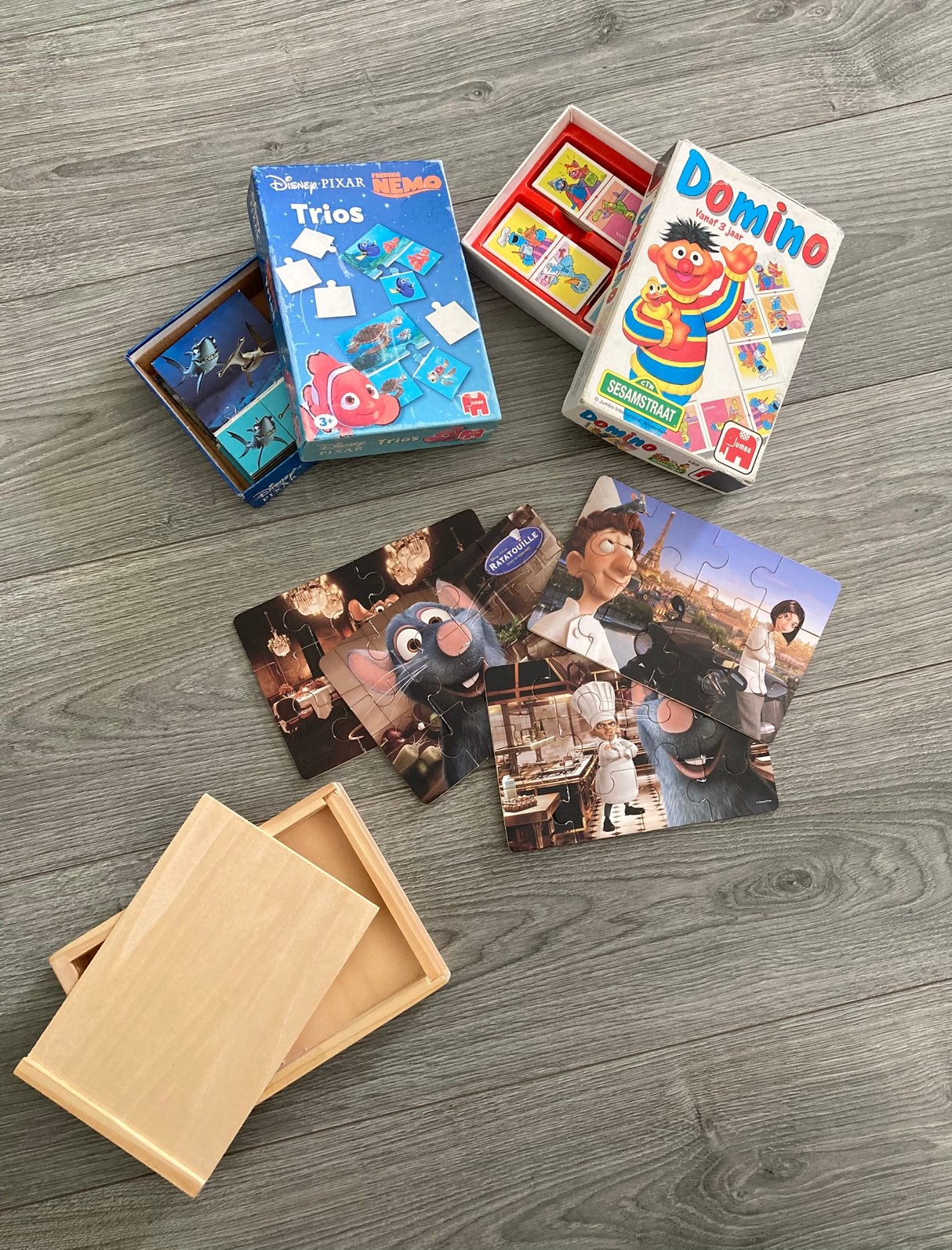 Disney en sesamstraat puzzels en domino, Ophalen of Verzenden, Minder dan 10 stukjes, Gebruikt