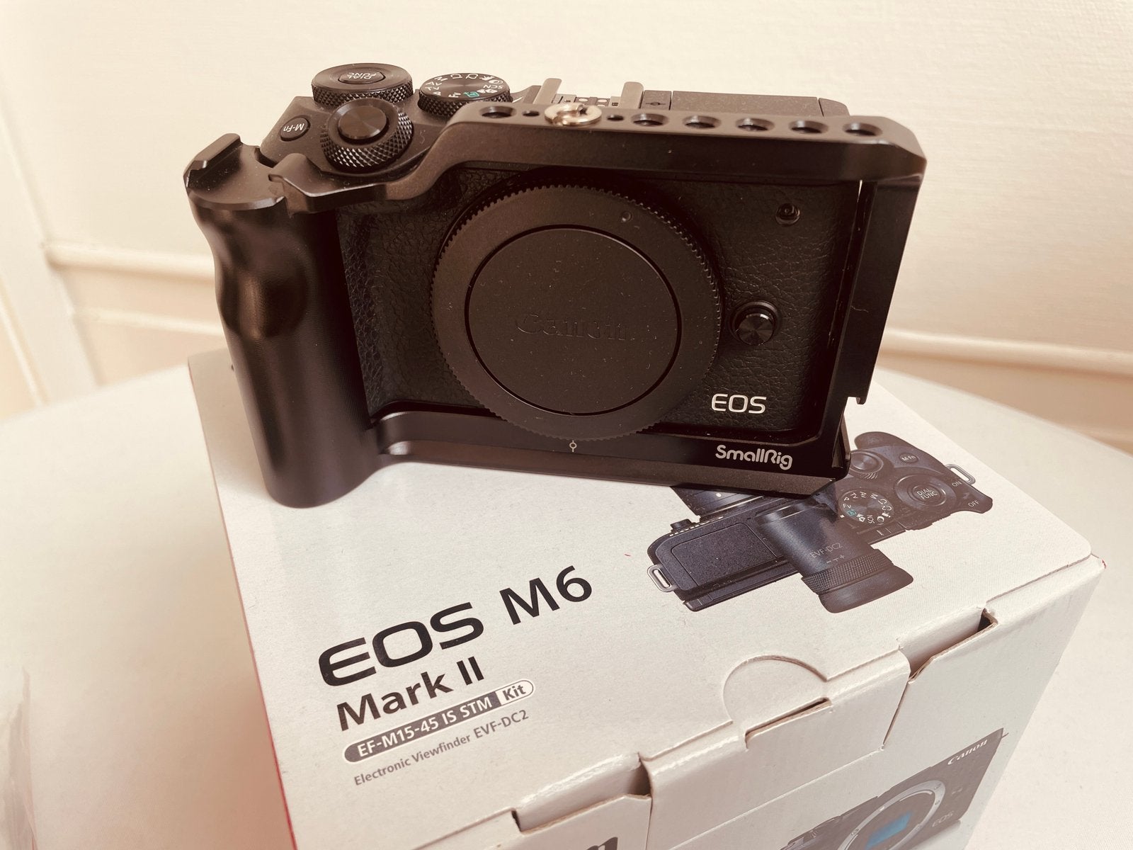Canon EOS M6 Mark II body met SmallRig full cage en 3x accu, Spiegelreflex, Canon, 32 megapixels, Ophalen of Verzenden