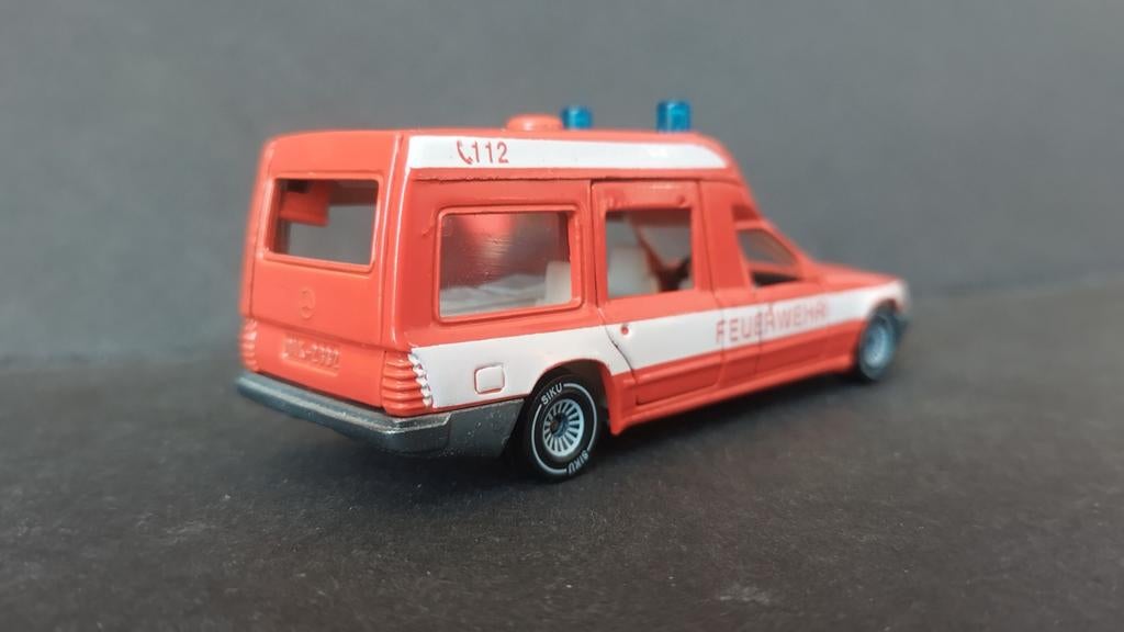 Mercedes Benz Binz Ambulance Feuerwehr ster Siku Pol, Hobby en Vrije tijd, Modelauto's | Overige schalen, Auto, Verzenden, 5880 Lüdenscheid Germany