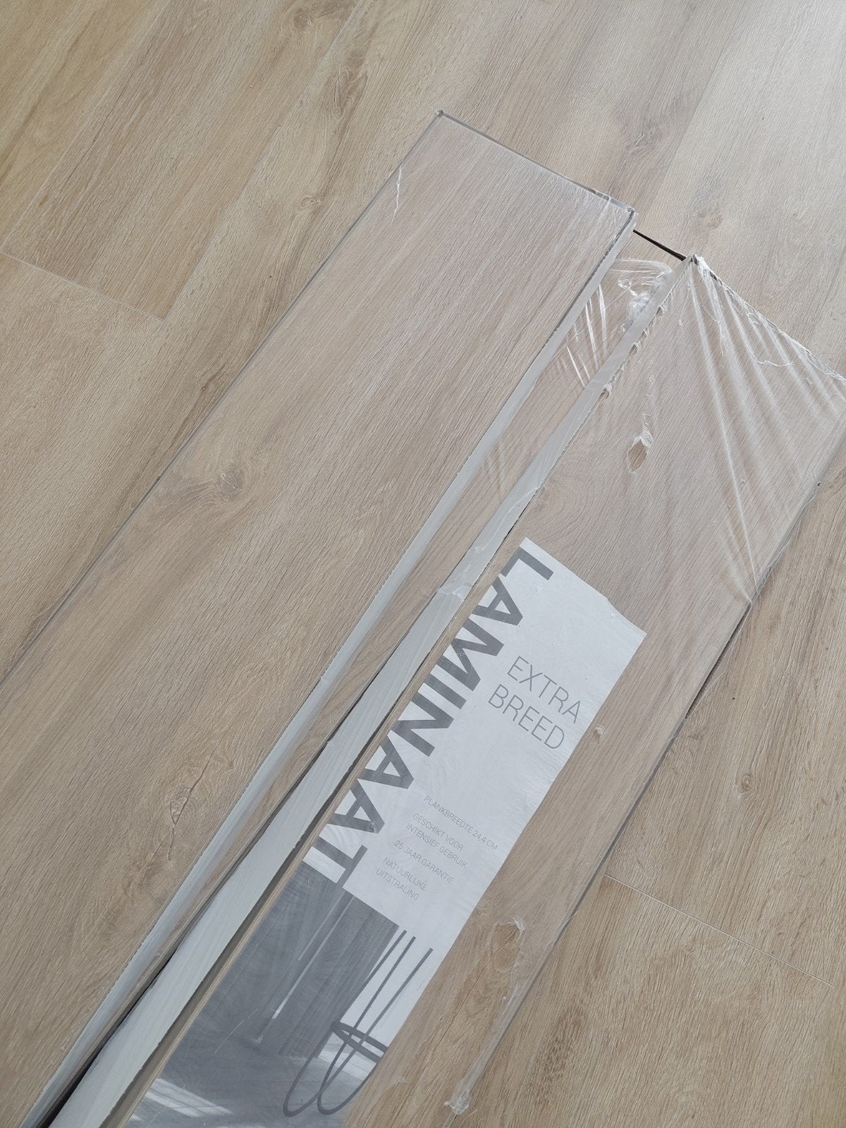 Nieuw - 3 Pakken Extra Breed Laminaat Grand Oak 4V, Ophalen, 50 tot 150 cm, Nieuw, 5 tot 10 m²