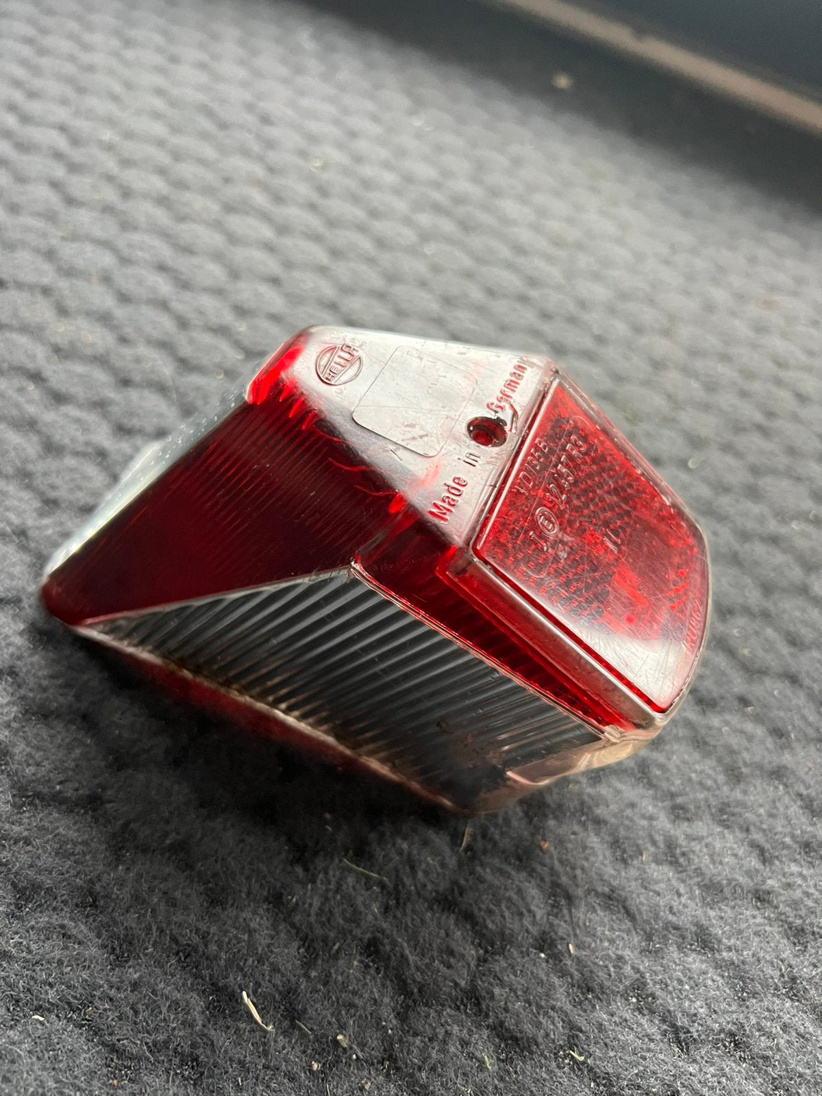 Origineel Hella achterlicht - GEHEEL ROOD, Ophalen of Verzenden, Gebruikt, Frame