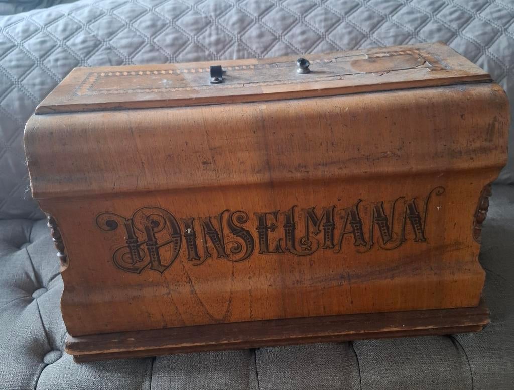 Antieke Winselmann handnaaimachine, Ophalen