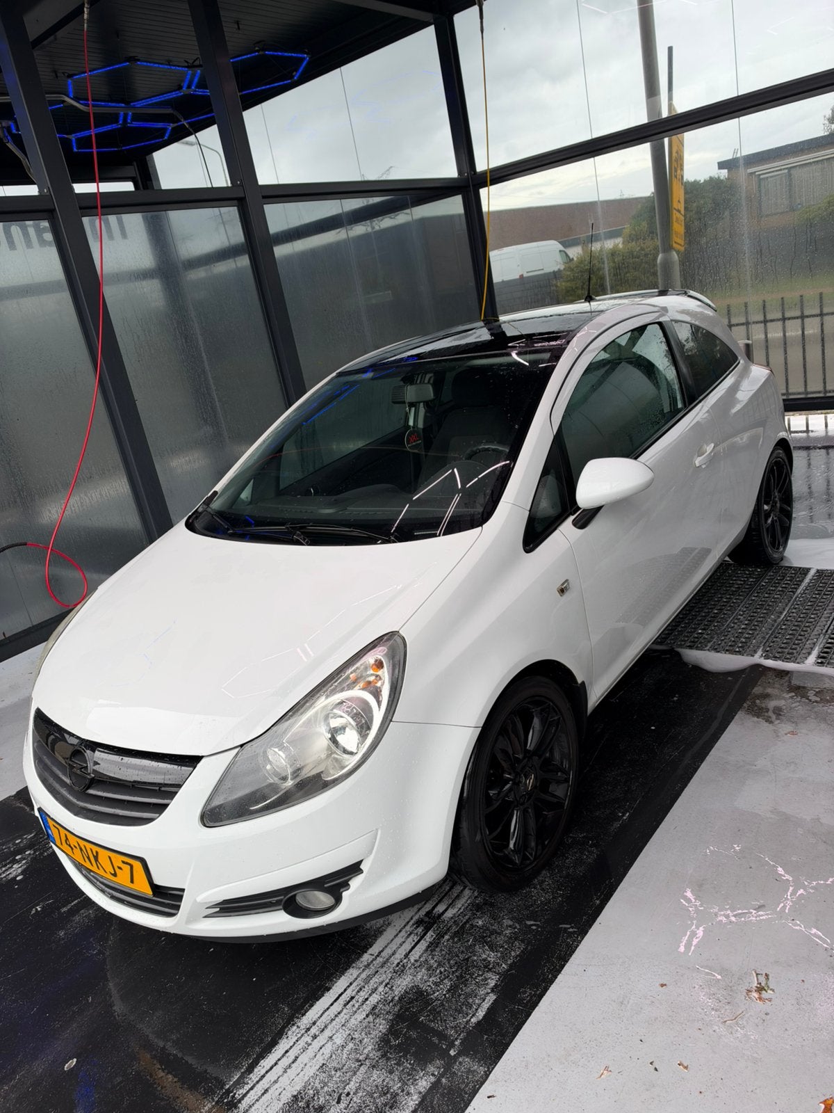 Opel Corsa 1.4 16V 3D 2010 Wit NIEUWE APK, Voorwielaandrijving, 40 €/maand, 1398 cc, 4 cilinders
