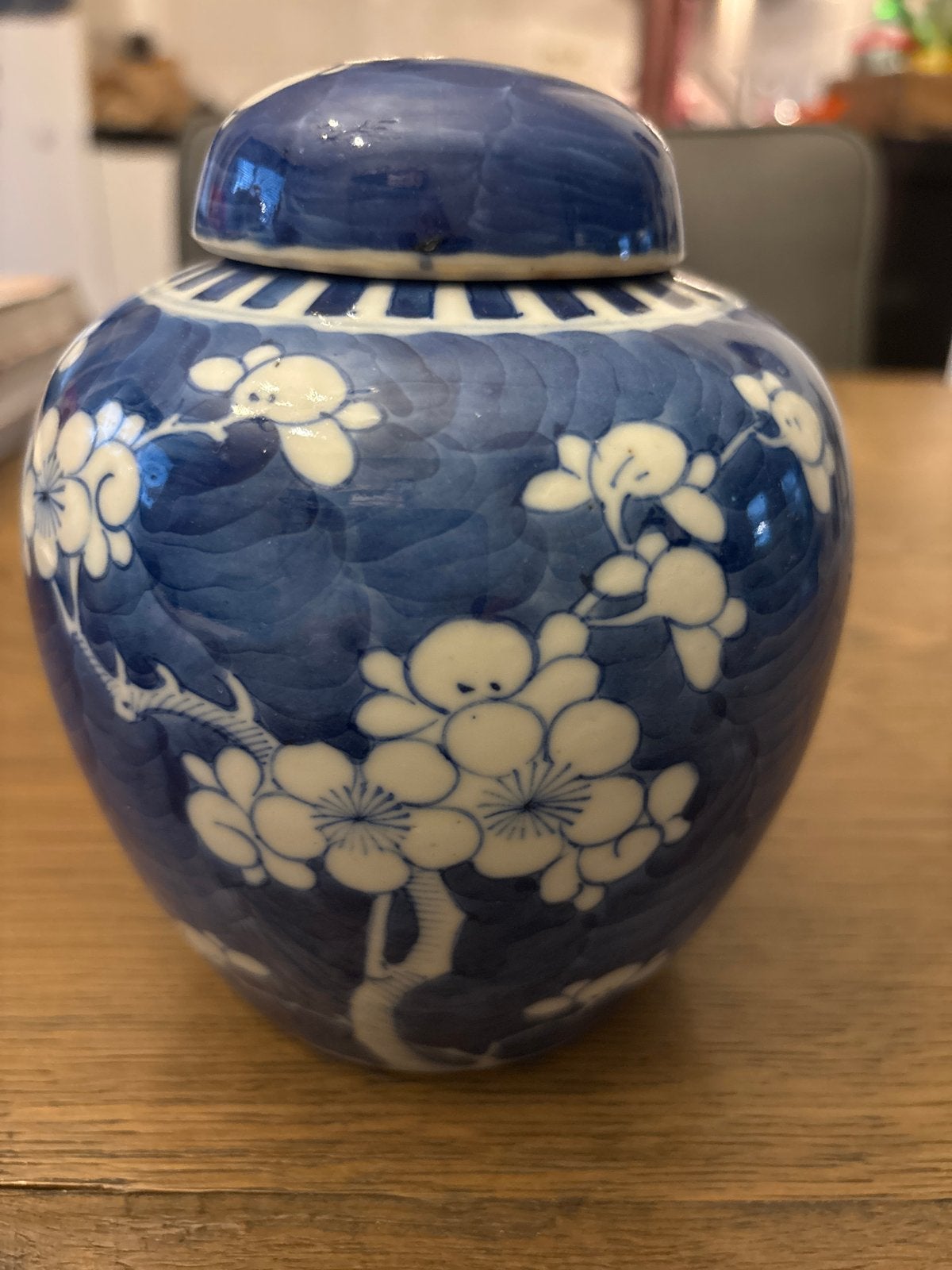 Antieke Chinese gemberpot met blauw-wit bloemmotief, Ophalen of Verzenden