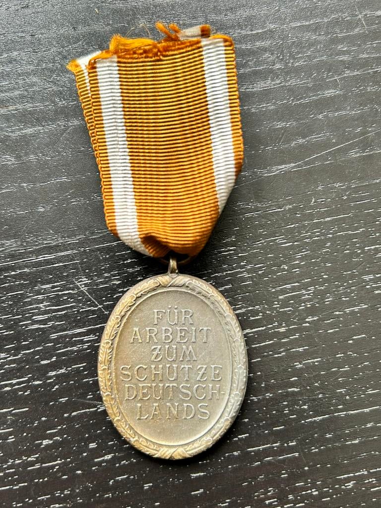 WW2 Westwall medaille, Verzamelen, Militaria | Tweede Wereldoorlog, Ophalen of Verzenden, Landmacht, Duitsland, Lintje, Medaille of Wings
