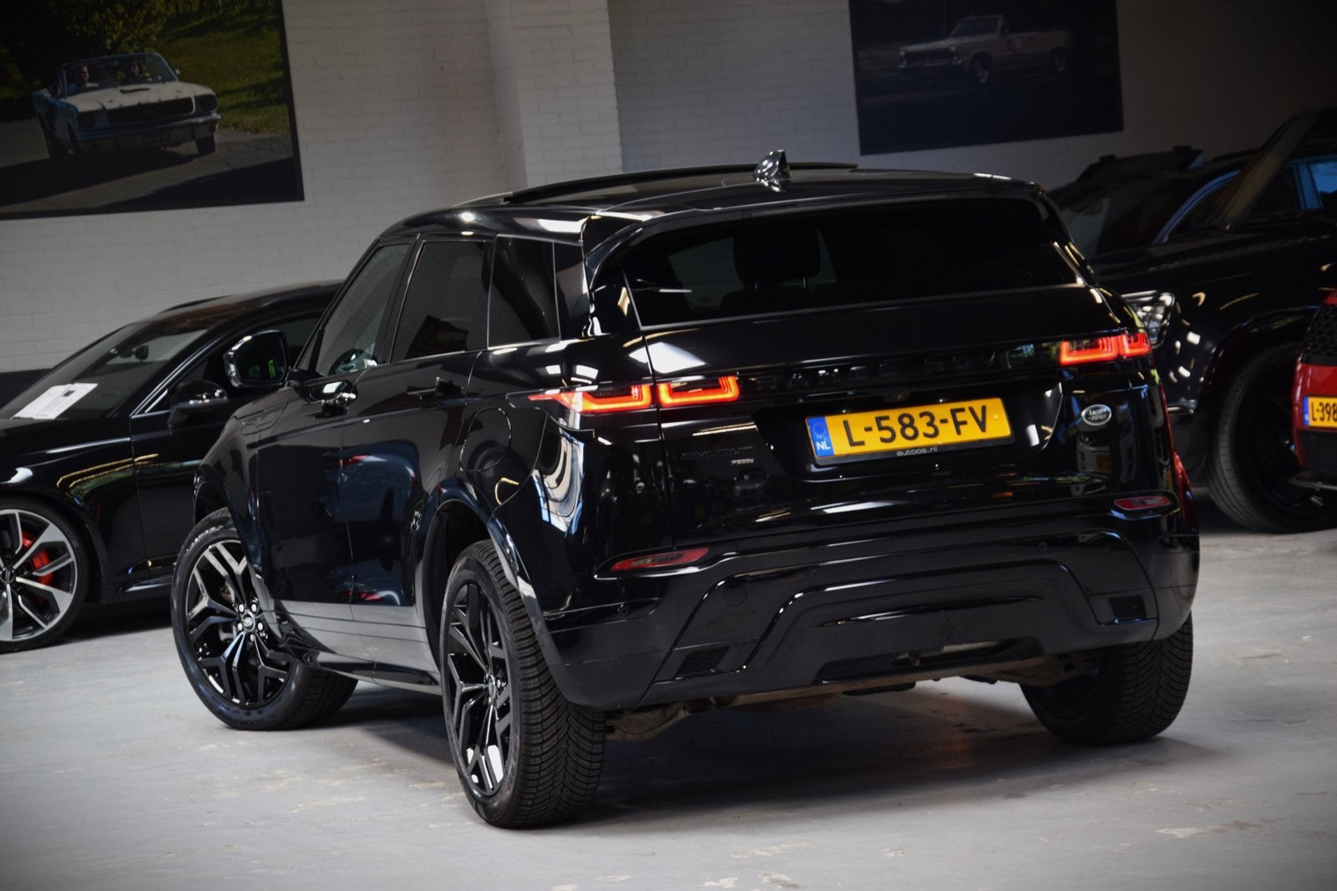 Land Rover Range Rover Evoque 1.5 P300e AWD R-Dynamic 1e Eig, Auto's, Dealer onderhouden, Zwart, Vierwielaandrijving, Hybride Elektrisch/Benzine