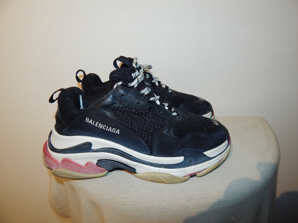 Balenciaga tripple s sneakers zwart wit met rood mt 41, Balenciaga, Zwart, Ophalen of Verzenden, Sneakers of Gympen