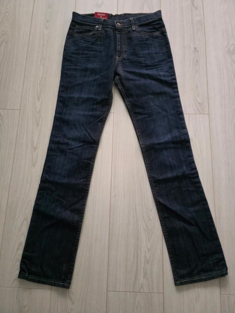 Nieuwe Levi's 610 Stove Pipe Jeans W31 L34 - Donkerblauw, Blauw, Nieuw, Ophalen of Verzenden, W30 - W32 (confectie 38/40)