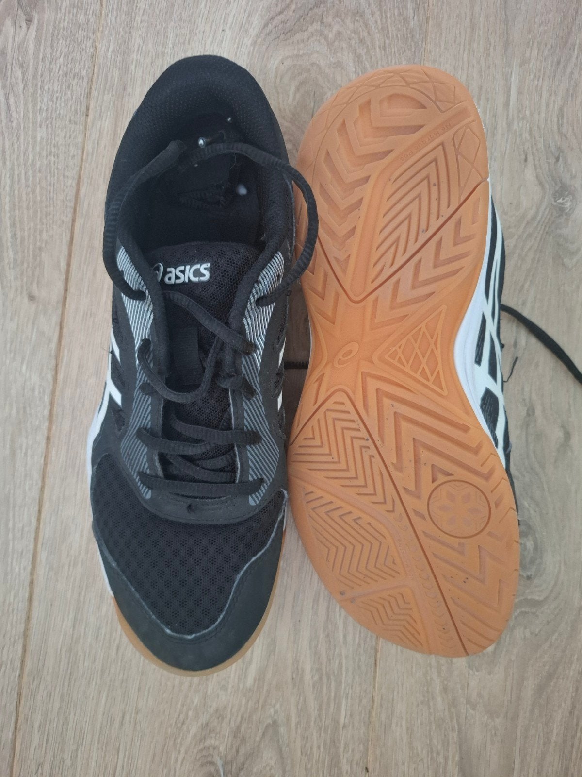 Zaalschoenen Asics maat 40, Sport en Fitness, Gebruikt, Hardloopschoenen, Ophalen of Verzenden, Overige sporten
