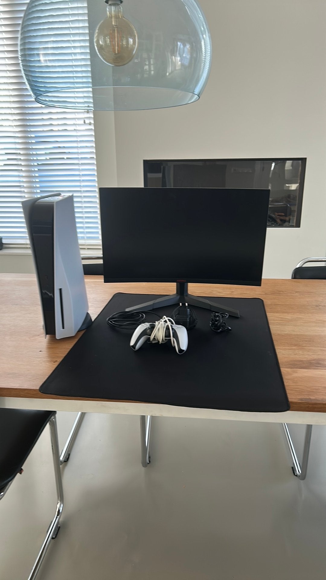 Ps5 slim disc met controller en gecurvde monitor en muismat, Ophalen, Zo goed als nieuw