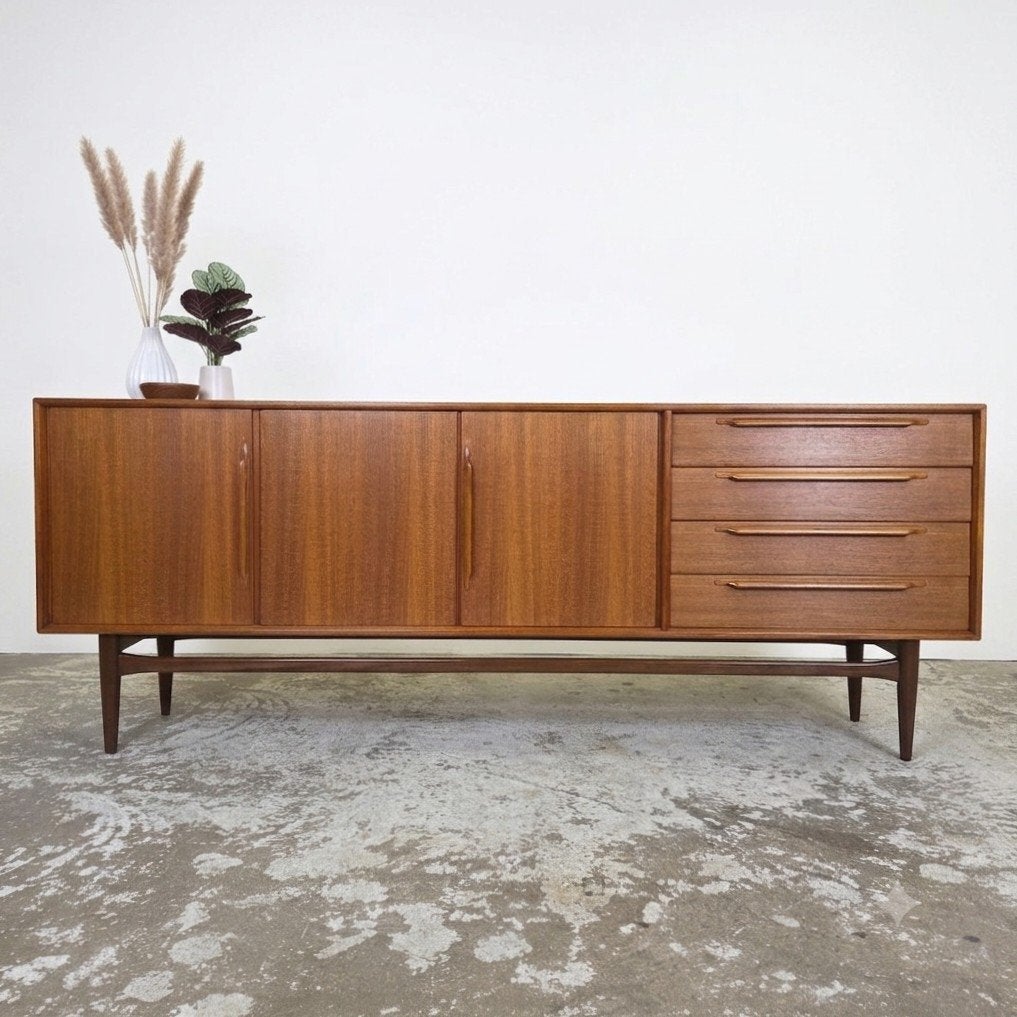 Heinrich Riestenpatt RT-214 vintage jaren 60 teak sideboard