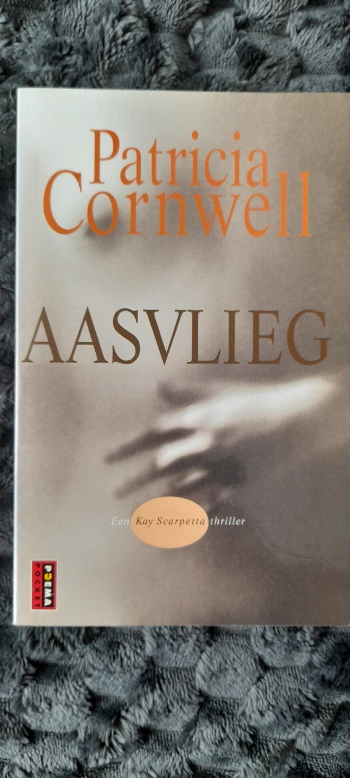 Patricia Cornwell - Aasvlieg, Ophalen of Verzenden, Zo goed als nieuw, Patricia Cornwell