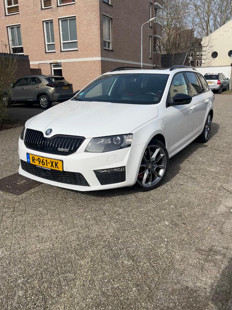 Skoda Octavia 2.0 TDI 135KW Combi 2014 Candy Weiss, Voorwielaandrijving, Euro 5, Zwart, 4 cilinders
