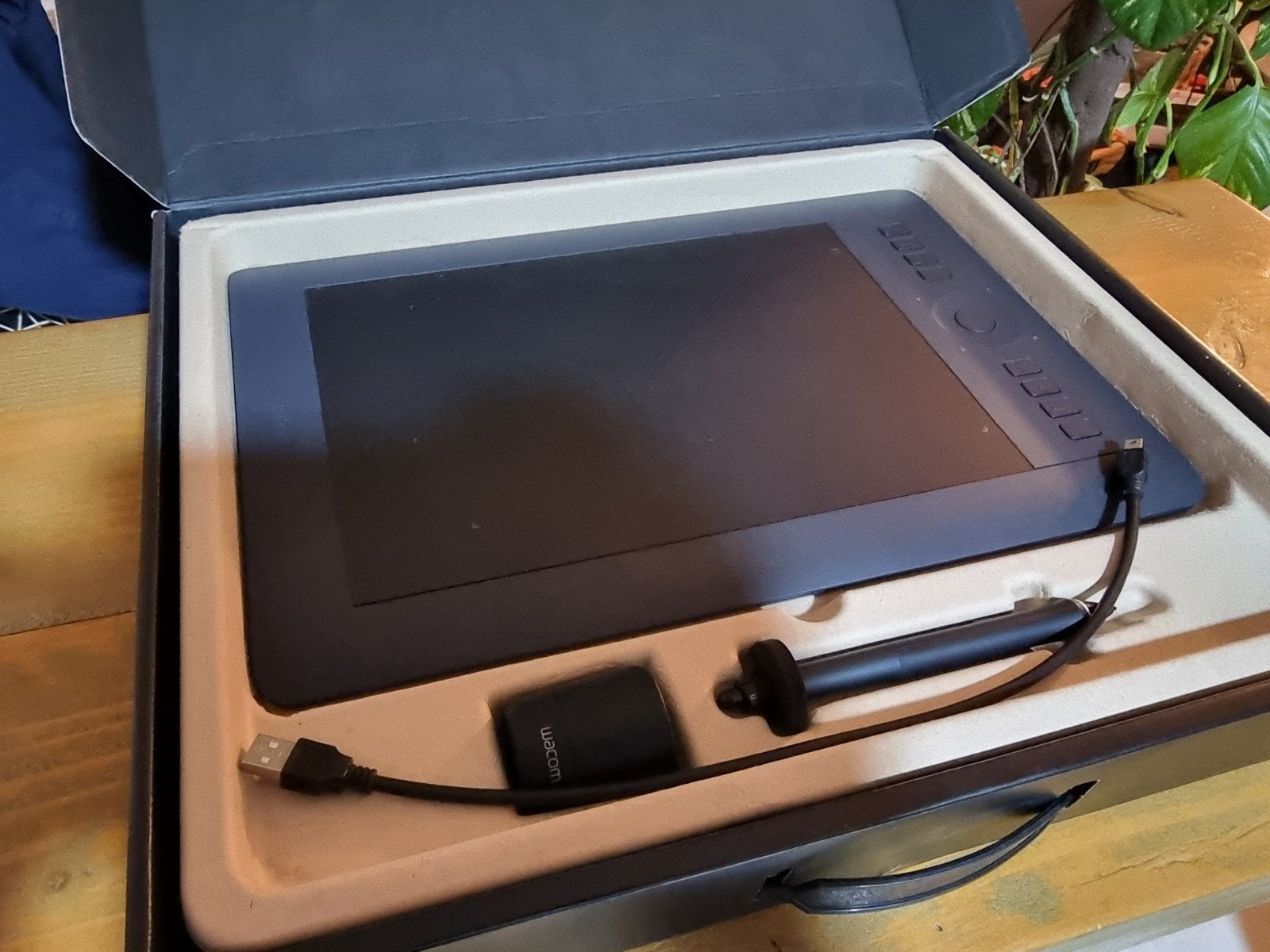 Wacom Intuos Pro PTH-651 tekentablet (bedraad), Computers en Software, Tekentablets, Ophalen of Verzenden, Zo goed als nieuw, Bedraad