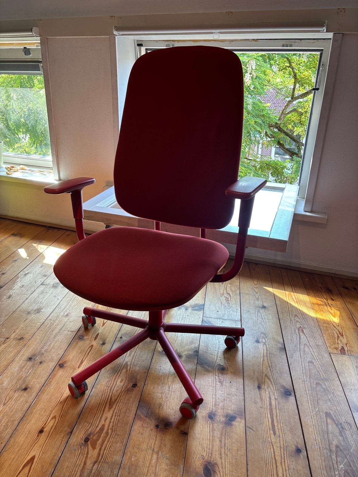 IKEA office chair, Huis en Inrichting, Ophalen, Zo goed als nieuw, Bureaustoel, Rood