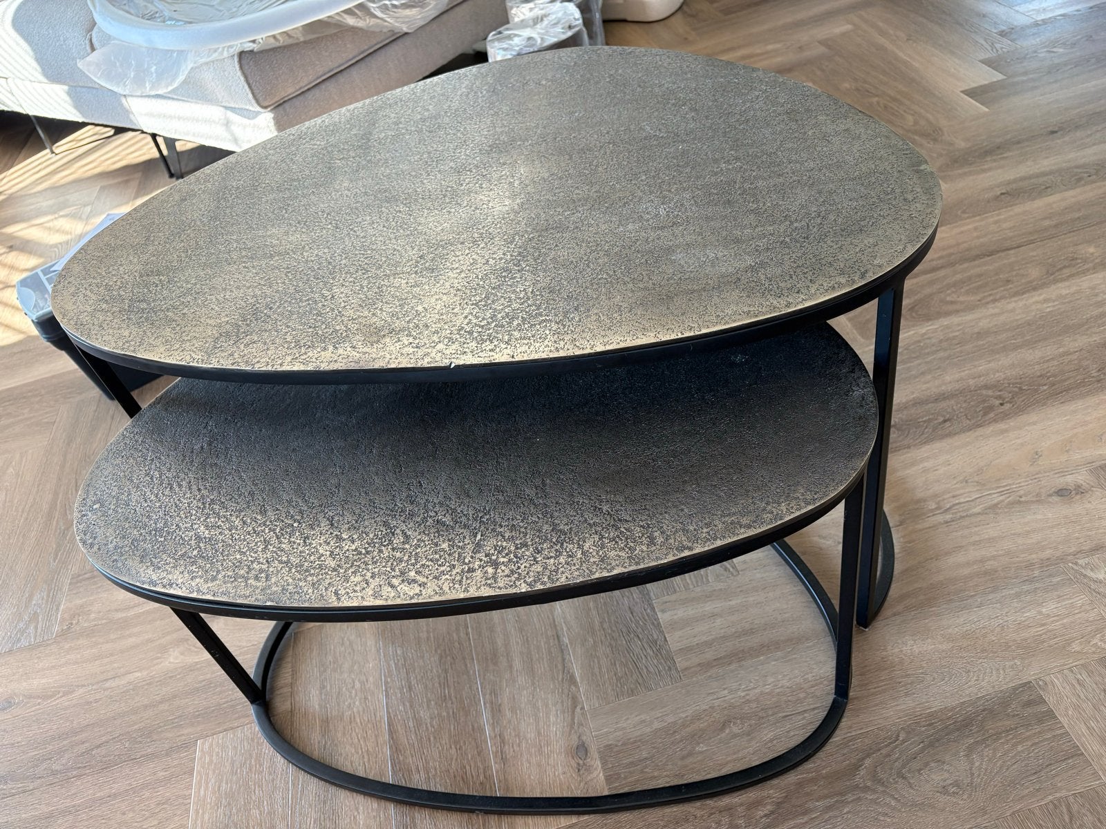 Set van 2 salontafels, goudkleurig, metaal, organische vorm, Ophalen, Gebruikt, 50 tot 100 cm, Metaal