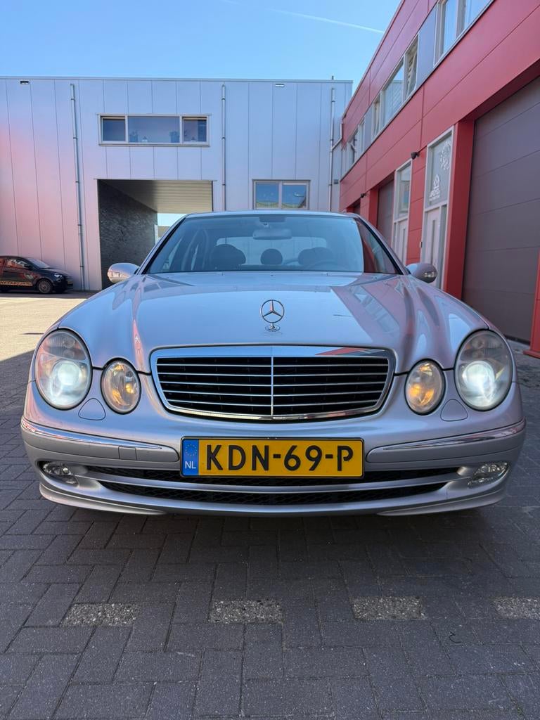 Mercedes-Benz Mercedes E240 Avantguarde, Auto's, Mercedes-Benz, Automaat, Achterwielaandrijving, Zwart, 2597 cc