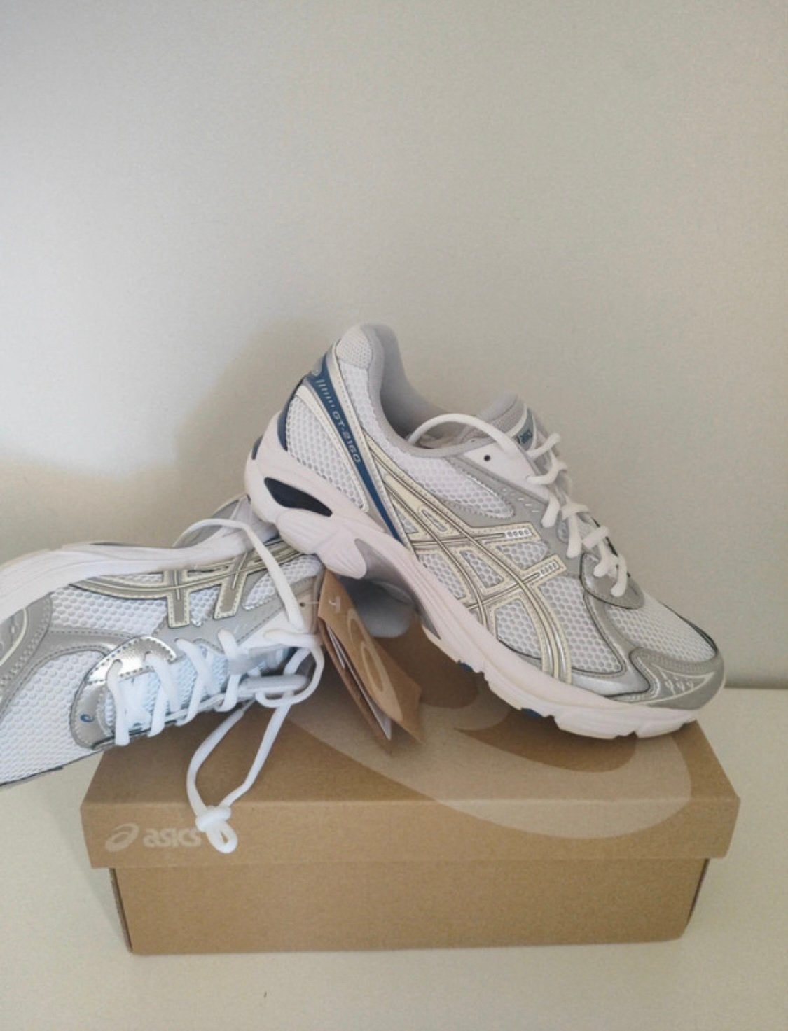 asics schoenen zowel maat 42,5 als 43,5, Nieuw, Ophalen of Verzenden, Wit, Sportschoenen