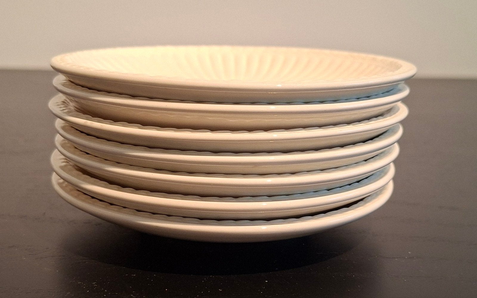 Wedgwood Edme schotels 7 stuks diameter 13 cm, Steen/keramiek, Ophalen of Verzenden, Zo goed als nieuw, Beige
