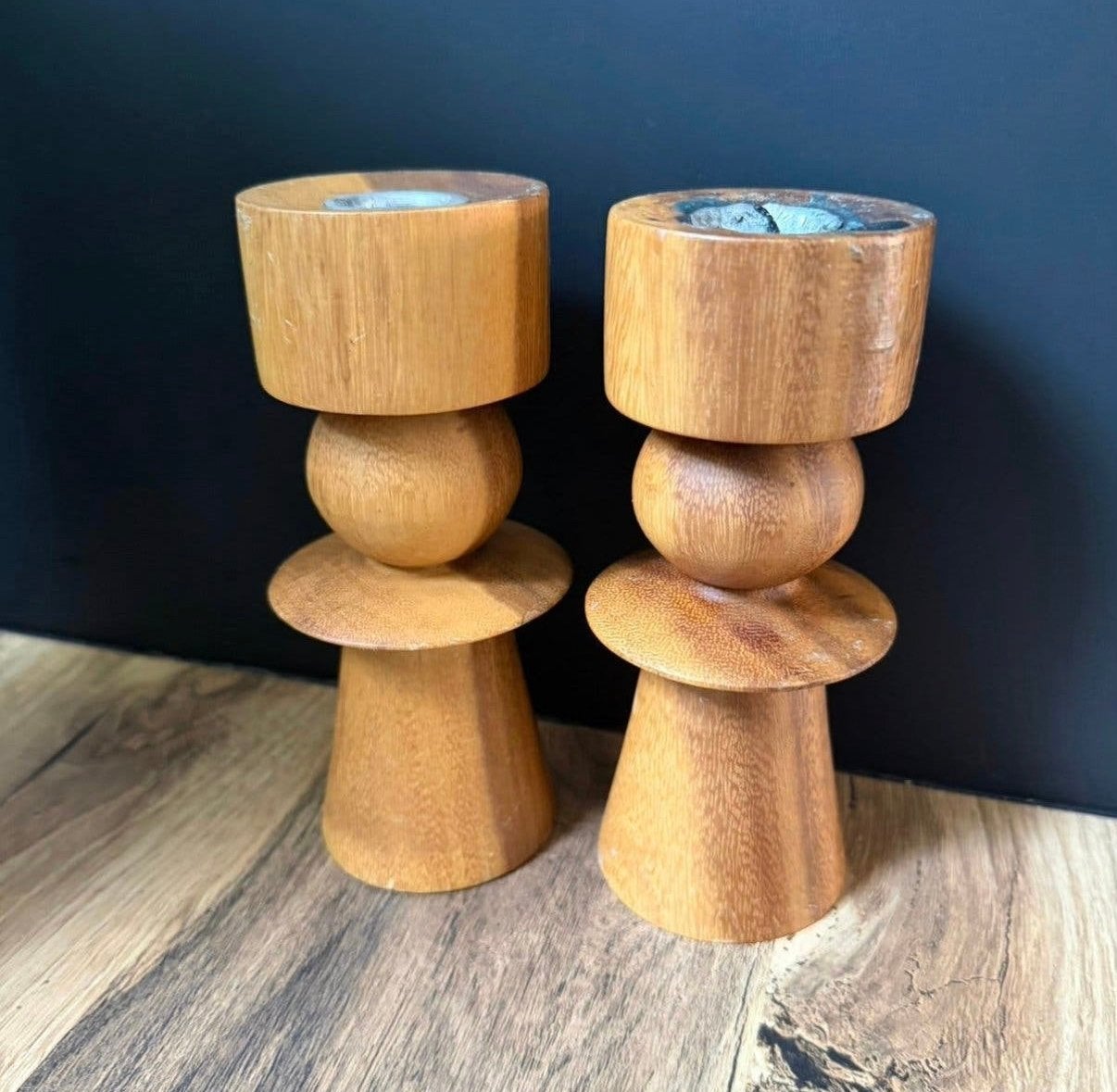 2 vintage design houten kandelaars 17-6,5 cm, Bruin, Ophalen of Verzenden, Zo goed als nieuw, Kandelaar