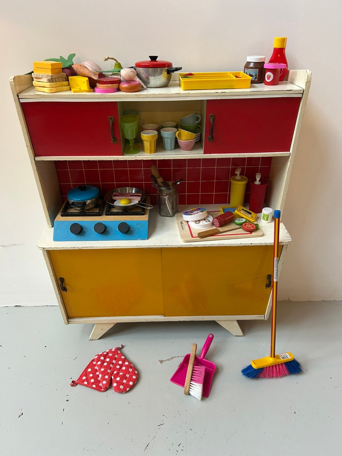 unieke 50’s / 60’s vintage kinder keuken buffetkast, Ophalen, Gebruikt, Hout, Speelkeuken