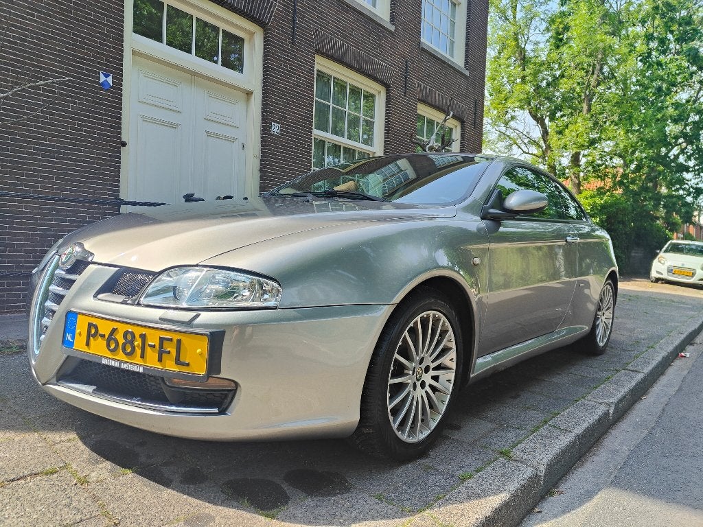 Nette Alfa Romeo GT (2009) Grijs/Silv - Leder - APK Feb 2027, Auto's, Alfa Romeo, Voorwielaandrijving, Leder en Stof, Handgeschakeld
