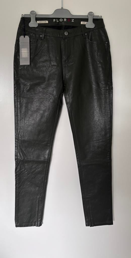 Nieuw! Florèz Charmeur Slimfit leather look broek groen, Kleding | Dames, Broeken en Pantalons, Nieuw, Maat 36 (S), Groen, Ophalen of Verzenden