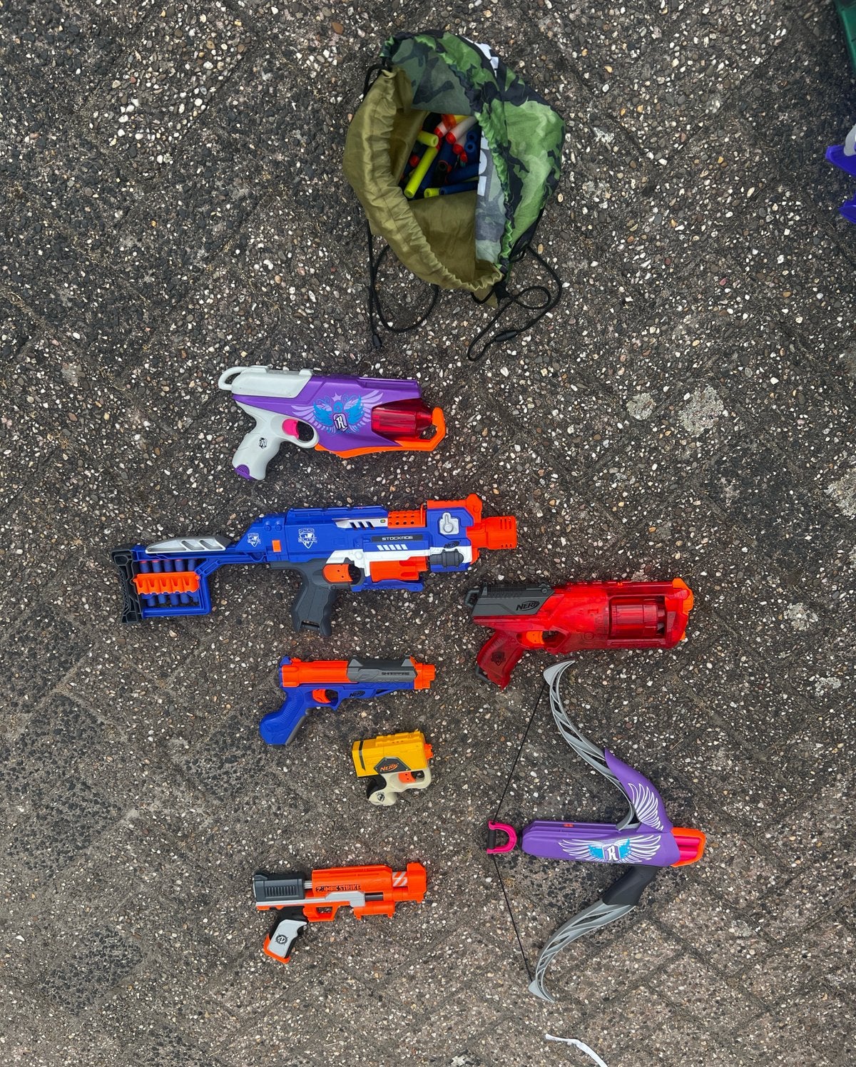 Nerf pistolen - Meisjes en jongens + zak vol nerfkogels, Ophalen, Zo goed als nieuw