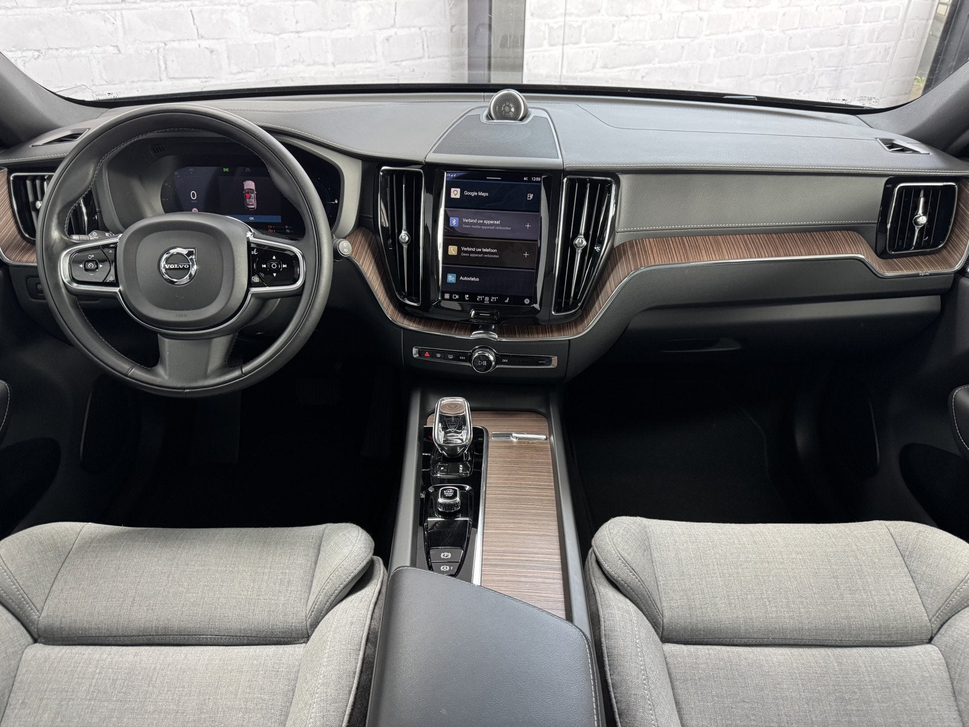 Volvo XC60 2.0 Recharge T8 AWD Inscription Luchtvering B&W P, Auto's, Automaat, Stof, Gebruikt, 1969 cc