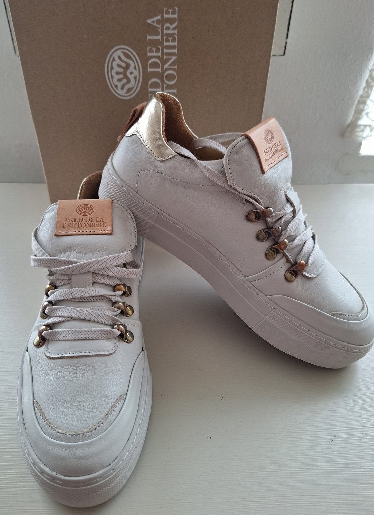 Fred de la Bretoniere bijna nieuwe leren gympen sneakers 36, Fred de la Bretoniere, Wit, Ophalen of Verzenden, Sneakers of Gympen