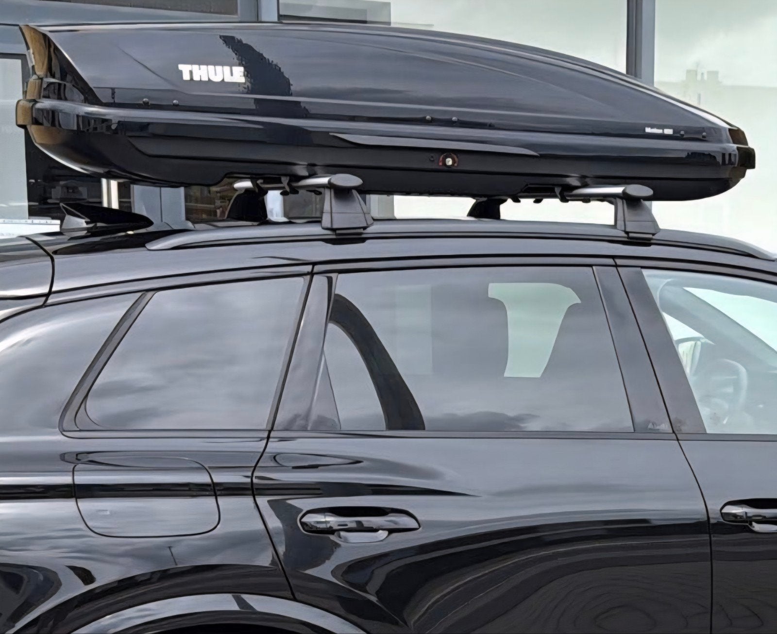 Thule motion 600 black glossy dakkoffer, Ophalen