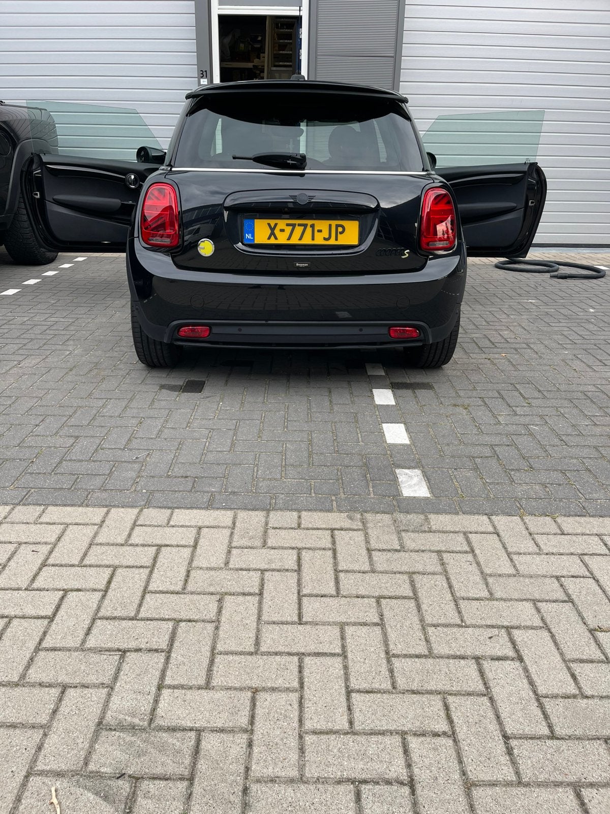 MINI Cooper SE Camden | Panoramadak | 19.312 km | 184 pk, Auto's, 0 cilinders, 50 €/maand, 4 stoelen, Elektrisch