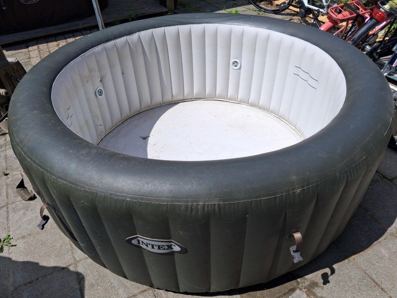 intex opblaasbare jacuzzi met jets (lek), Ophalen, Gebruikt, Pomp
