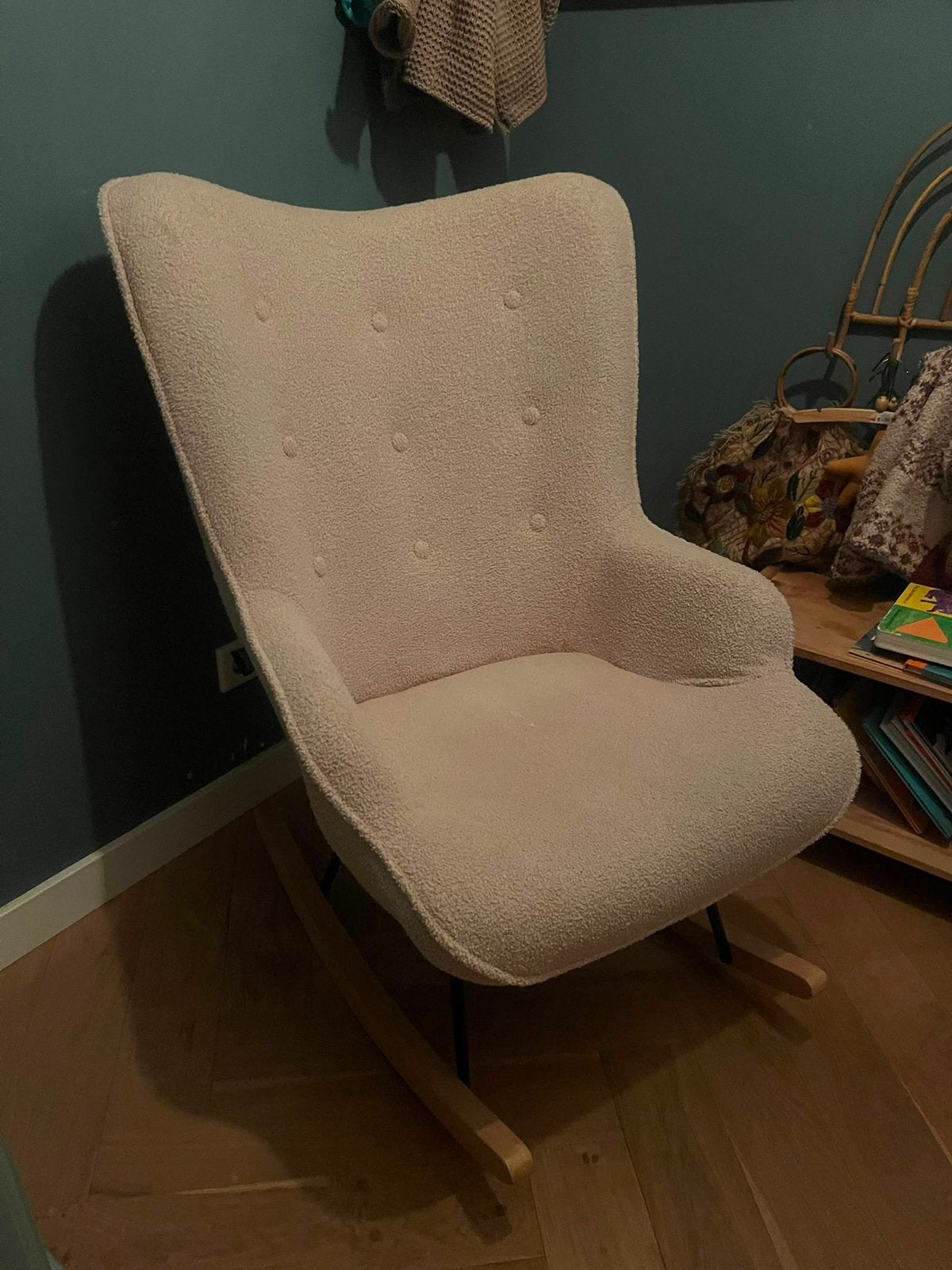 Schommelstoel kinderkamer teddy beige merk Aemely, Ophalen, Zo goed als nieuw, Stoel(en)