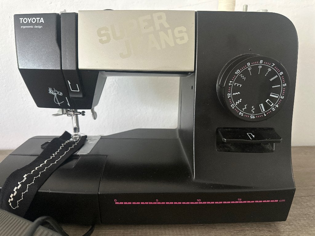 Naaimachine TOYOTA, Ophalen of Verzenden, Zo goed als nieuw, Naaimachine, Overige merken