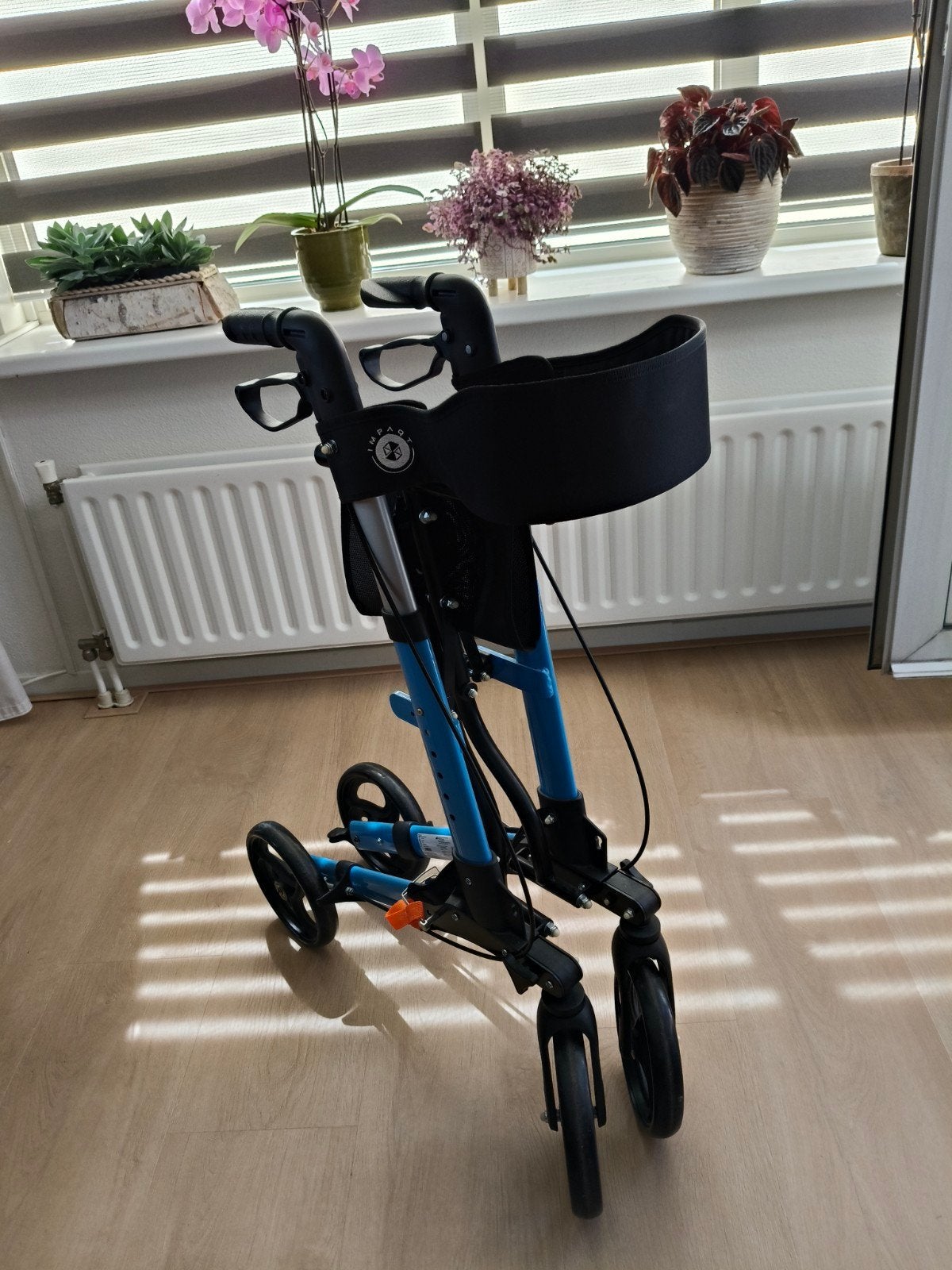 Mooie lichtblauwe rollator hoog 92 cm . Weinig gebruikt, Ophalen, Opvouwbaar, Zo goed als nieuw