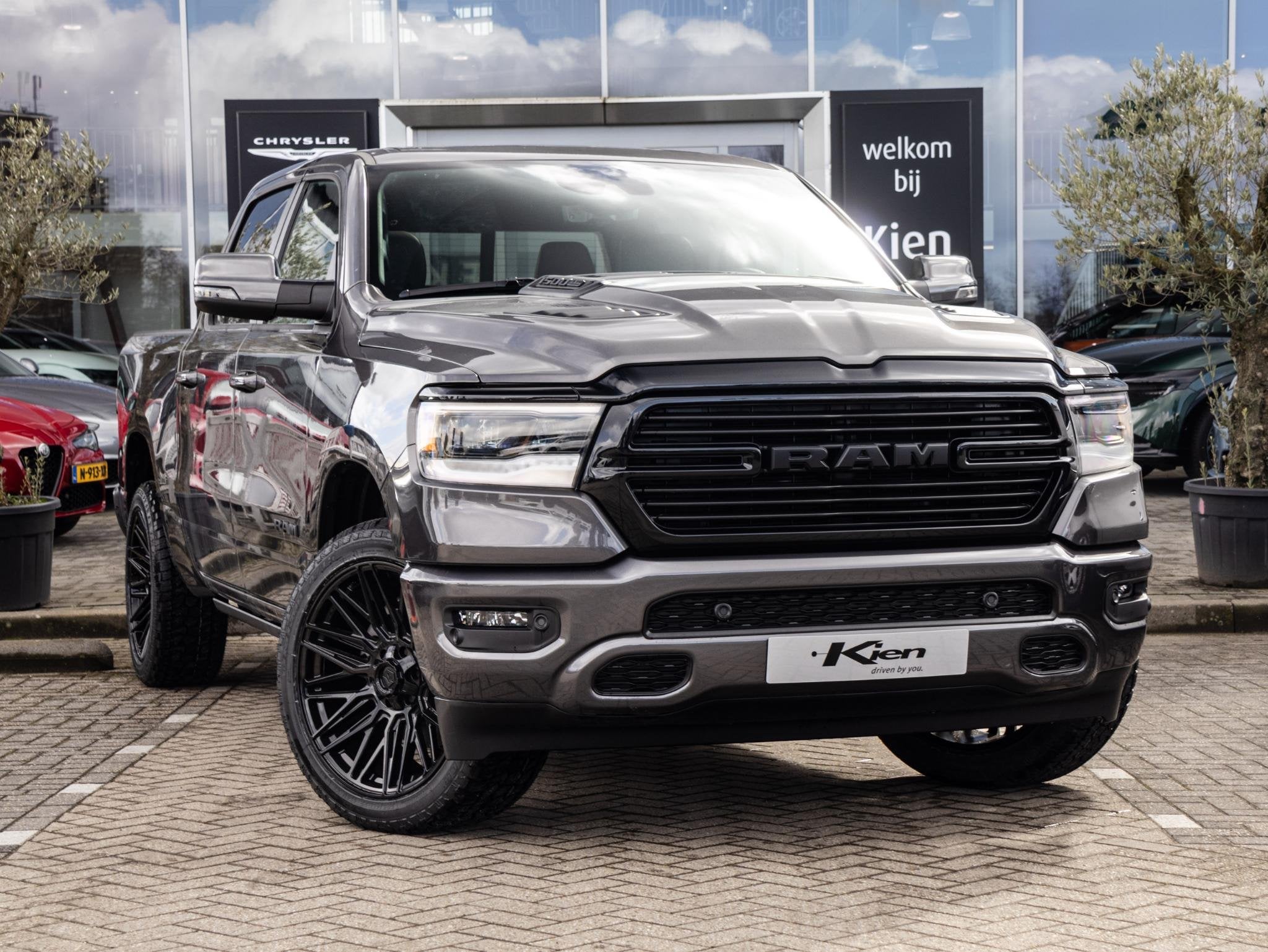 Dodge Ram 1500 5.7 V8 4x4 Crew Cab Dominator | Pano-Dak | Gr, Automaat, Gebruikt, 5654 cc, Leder