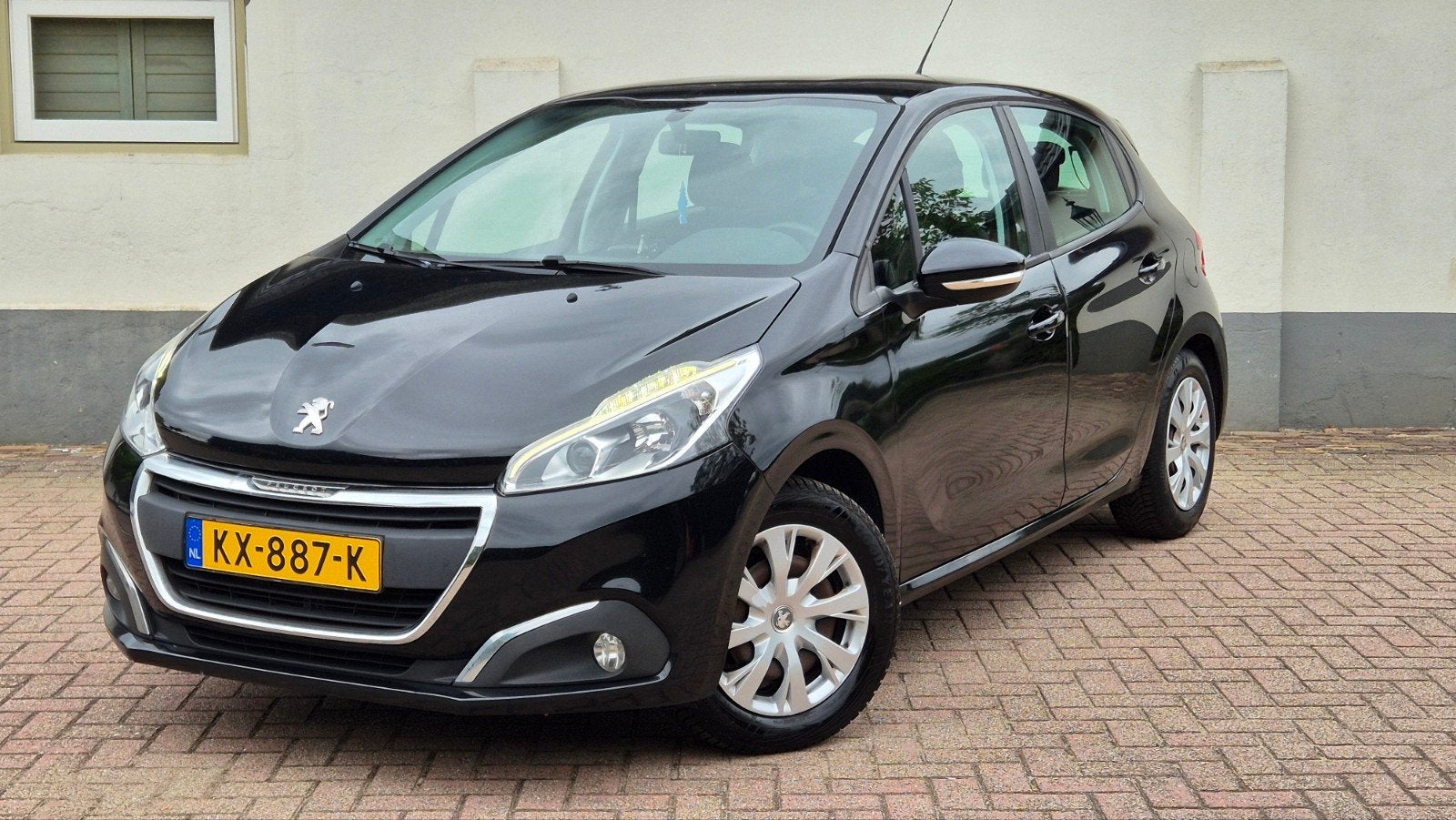 Peugeot 208 1.2 VTI 60KW/82PK 5-D 2017 Zwart/Inruil mogelijk, Voorwielaandrijving, Stof, 1199 cc, Origineel Nederlands