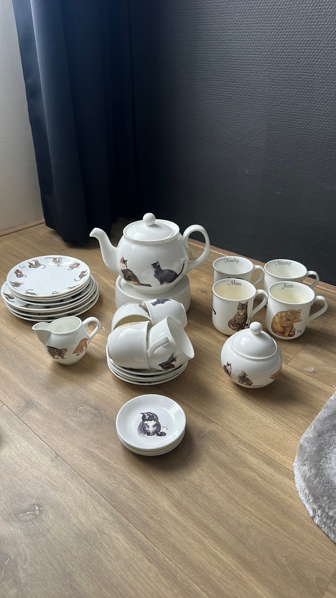Franciens kattenservies, Ophalen