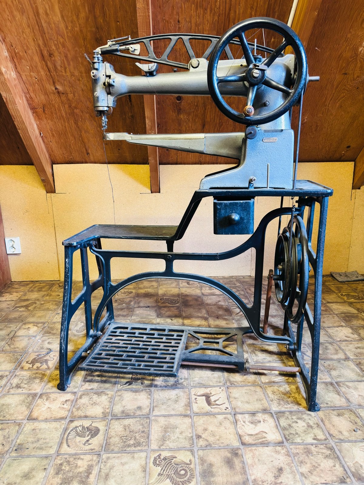 Antieke Industriële naaimachine Adler 30-1, Hobby en Vrije tijd, Naaimachines en Toebehoren, Gebruikt, Naaimachine, Industrieel