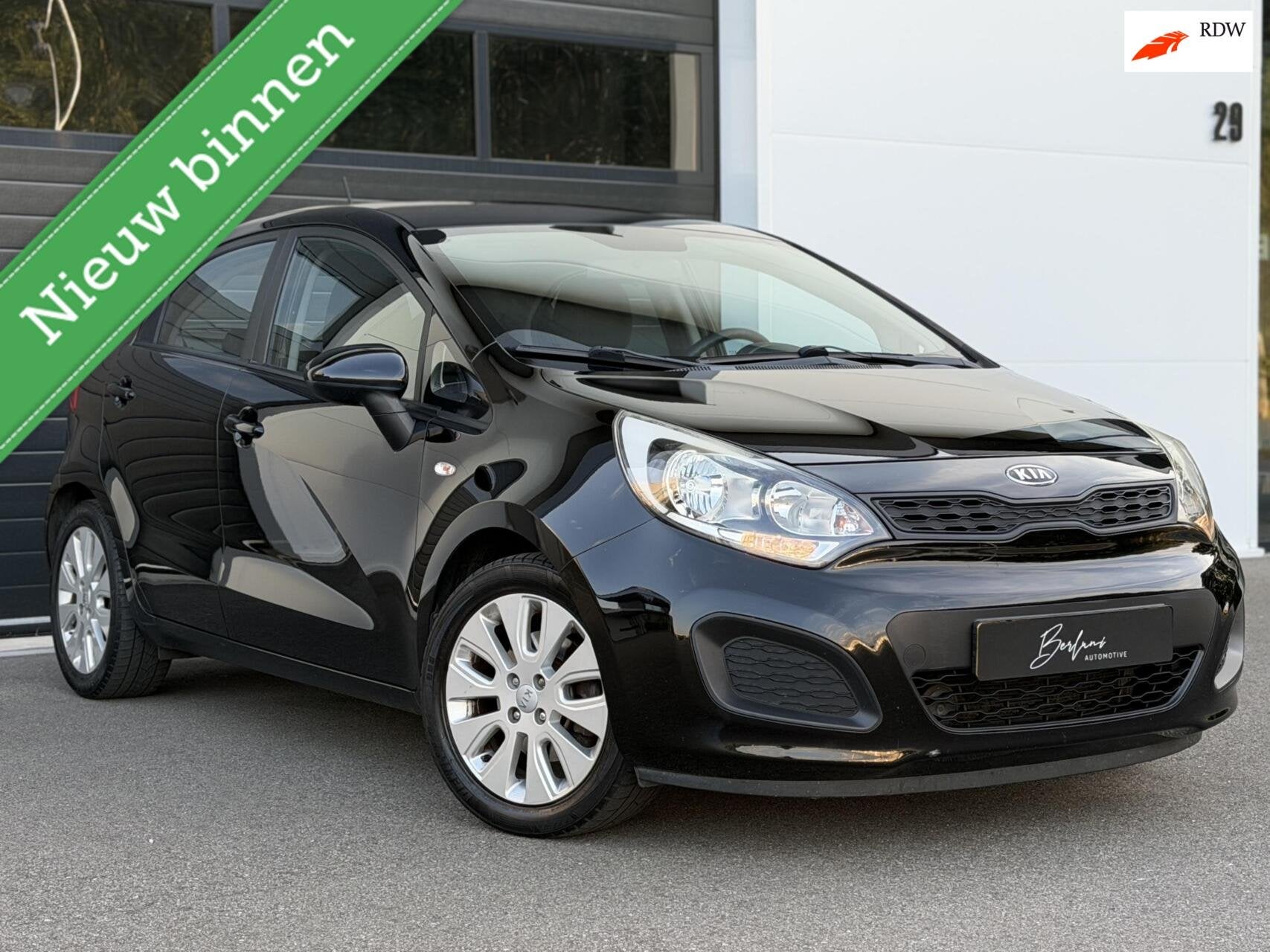Kia Rio 1.2 CVVT Comfort Pack Airco|LM Velgen|Zuinig rijden!, Auto's, Euro 5, Zwart, Zwart, Bedrijf