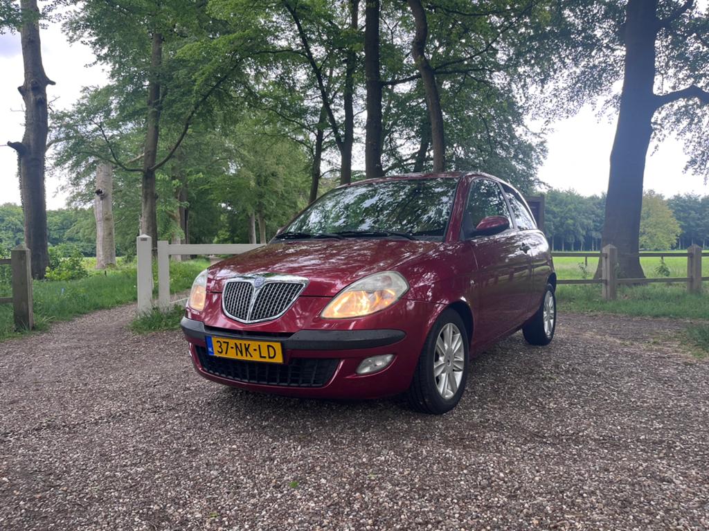 Lancia Ypsilon 1.2 16V Platino (panodak, bose etc etc), Auto's, Voorwielaandrijving, 40 €/maand, 4 cilinders, 400 kg